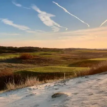 Charming With Balcony And Golf View