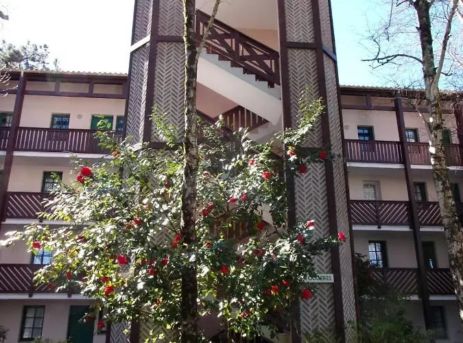 Charming With Balcony And Golf View *