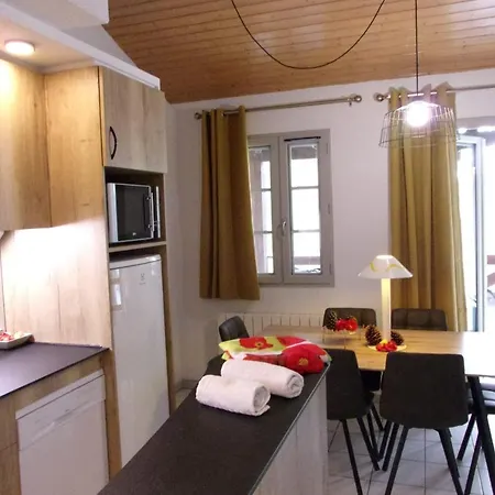 Charming With Balcony And Golf View דירה *