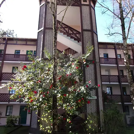 Charming With Balcony And Golf View