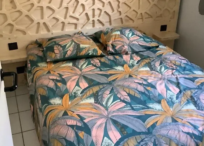 Charming With Balcony And Golf View