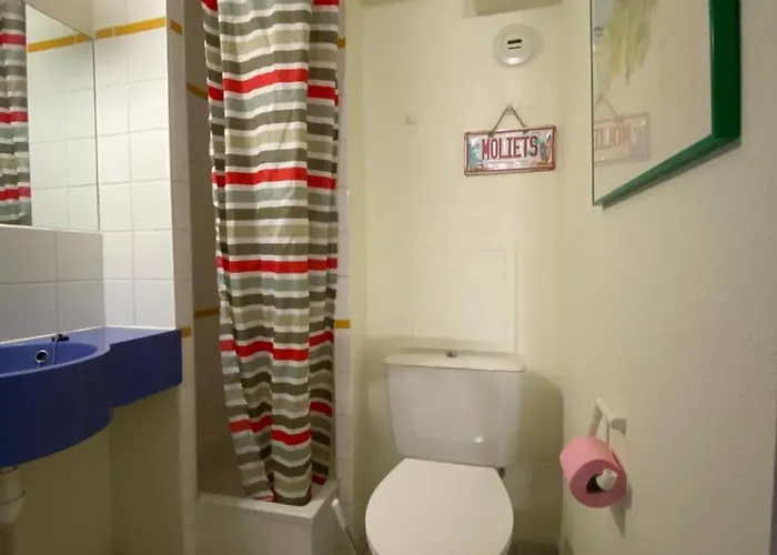 Charming With Balcony And Golf View