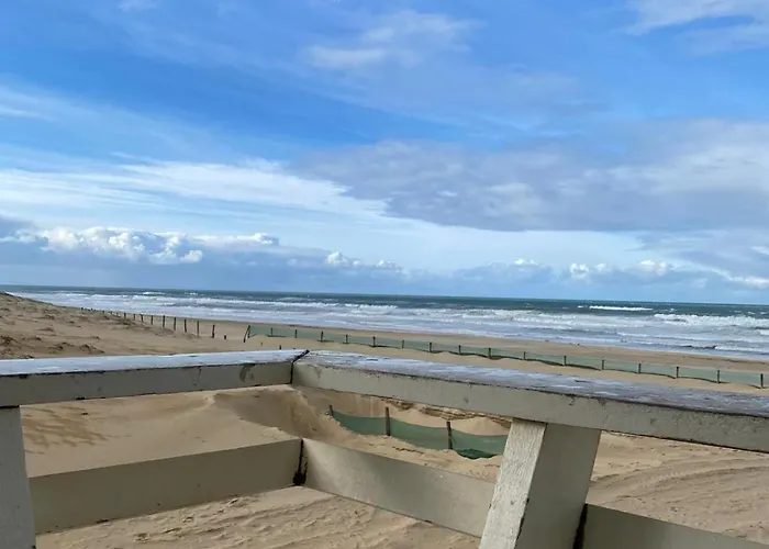 아파트 Charming With Balcony And Golf View